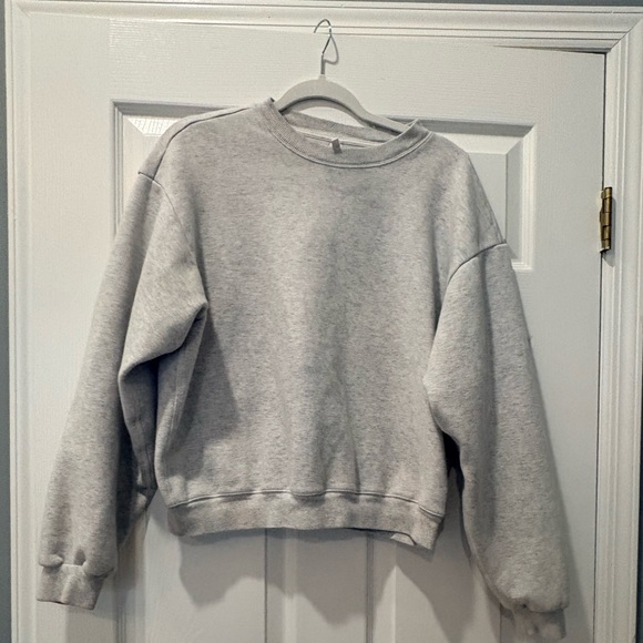 SKIMS Tops - SKIMS Gray Crewneck Sweatshirt – Size Large – Good Condition